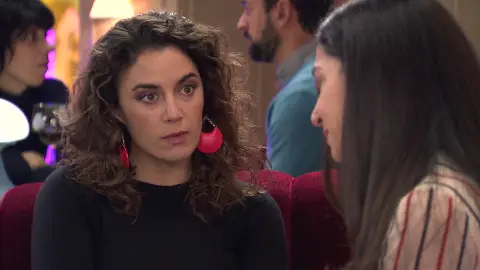 Sonia se ve reflejada en la amarga historia de amor de Clara y toma una firme decisión Sonia se ve reflejada en la amarga historia de amor de Clara y toma una firme decisión