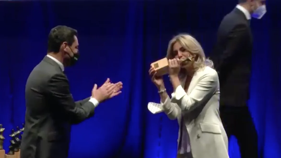 Sandra Golpe recibe uno de los Premios Meridiana 2022 entregados por la igualdad
