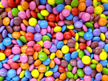 Famosos e influencers no podrán anunciar alimentos y bebidas a menores Famosos e influencers no podrán anunciar alimentos y bebidas a menores