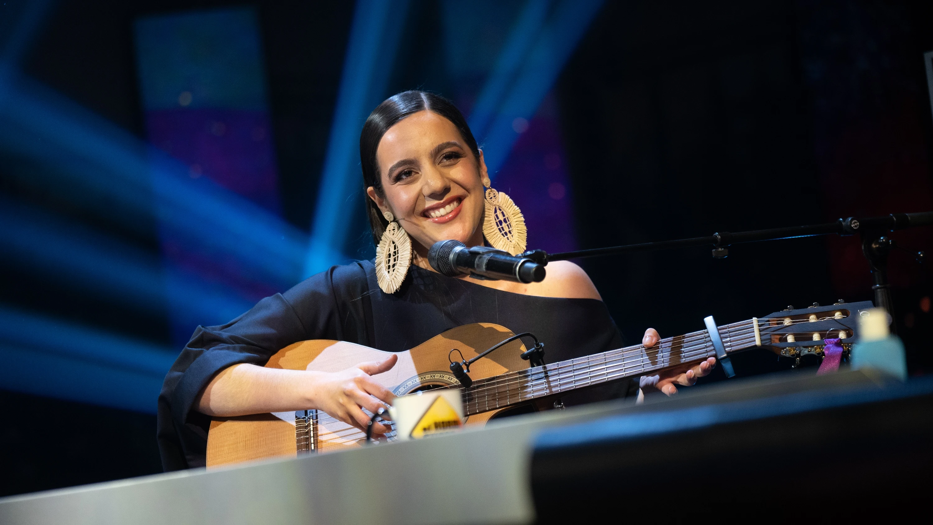 Valeria Castro canta en directo 'Guerrera' y dedica la canción por el Día de la Mujer: "Hoy tiene más fuerza por ser 8M"