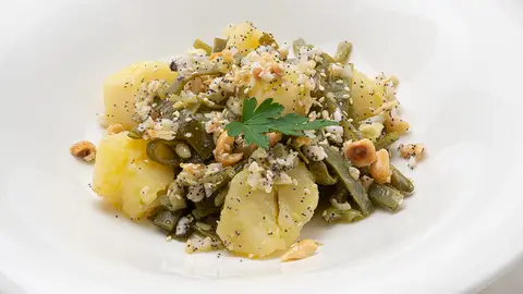 ¡Protege tu salud cardiovascular! Receta de judías verdes con vinagreta de frutos secos, de Karlos Arguiñano ¡Protege tu salud cardiovascular! Receta de judías verdes con vinagreta de frutos secos, de Karlos Arguiñano