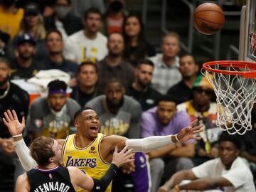 Westborook en un partido con los Lakers