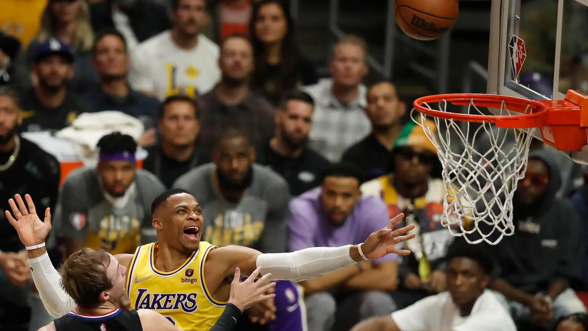 Westborook en un partido con los Lakers Westborook en un partido con los Lakers