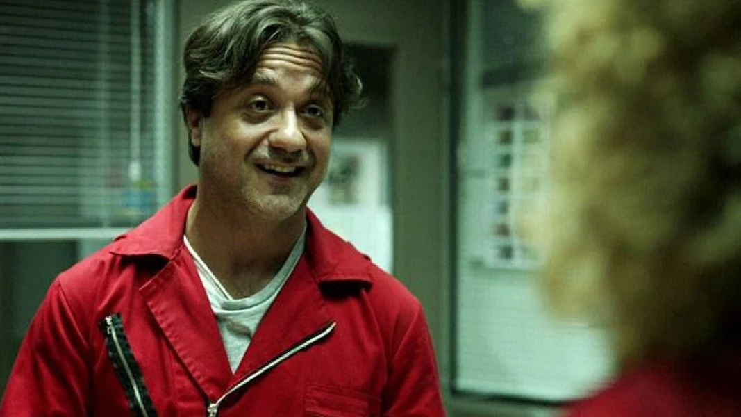 Enrique Arce como Arturo en 'La Casa de Papel'