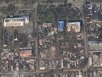 Imagen satélite de la zona de Mariúpol bombardeada el jueves por Rusia