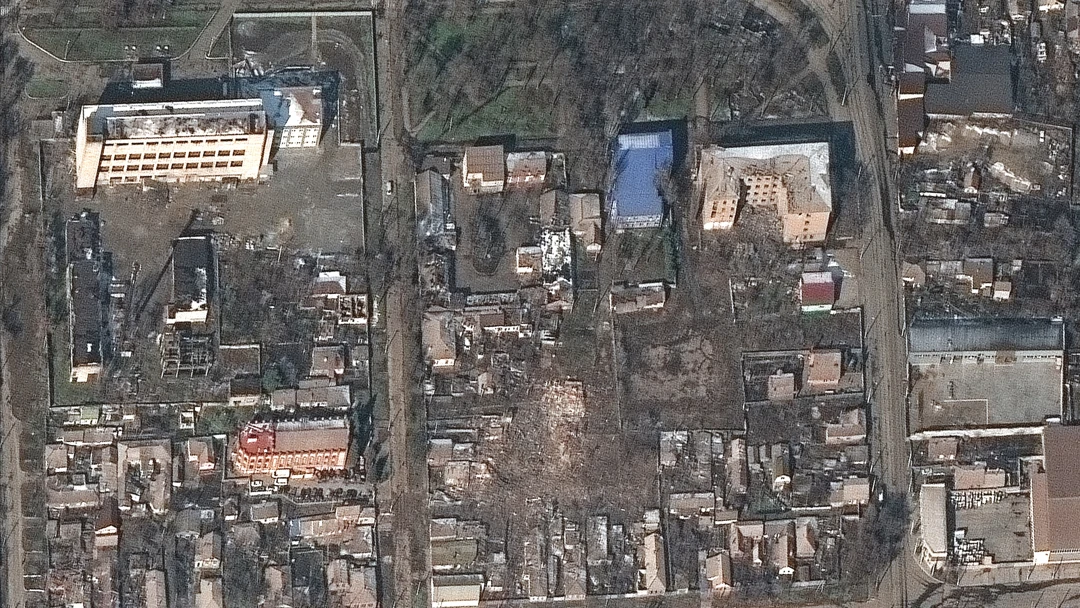 Imagen sat&eacute;lite de la zona de Mari&uacute;pol bombardeada el jueves por Rusia