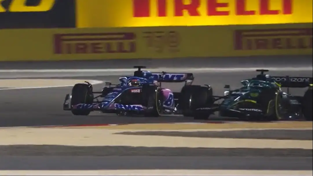 Alonso y Stroll se pican en los test de Bahréin: "Se emocionó y empezó a joderme" Alonso y Stroll se pican en los test de Bahréin: "Se emocionó y empezó a joderme"