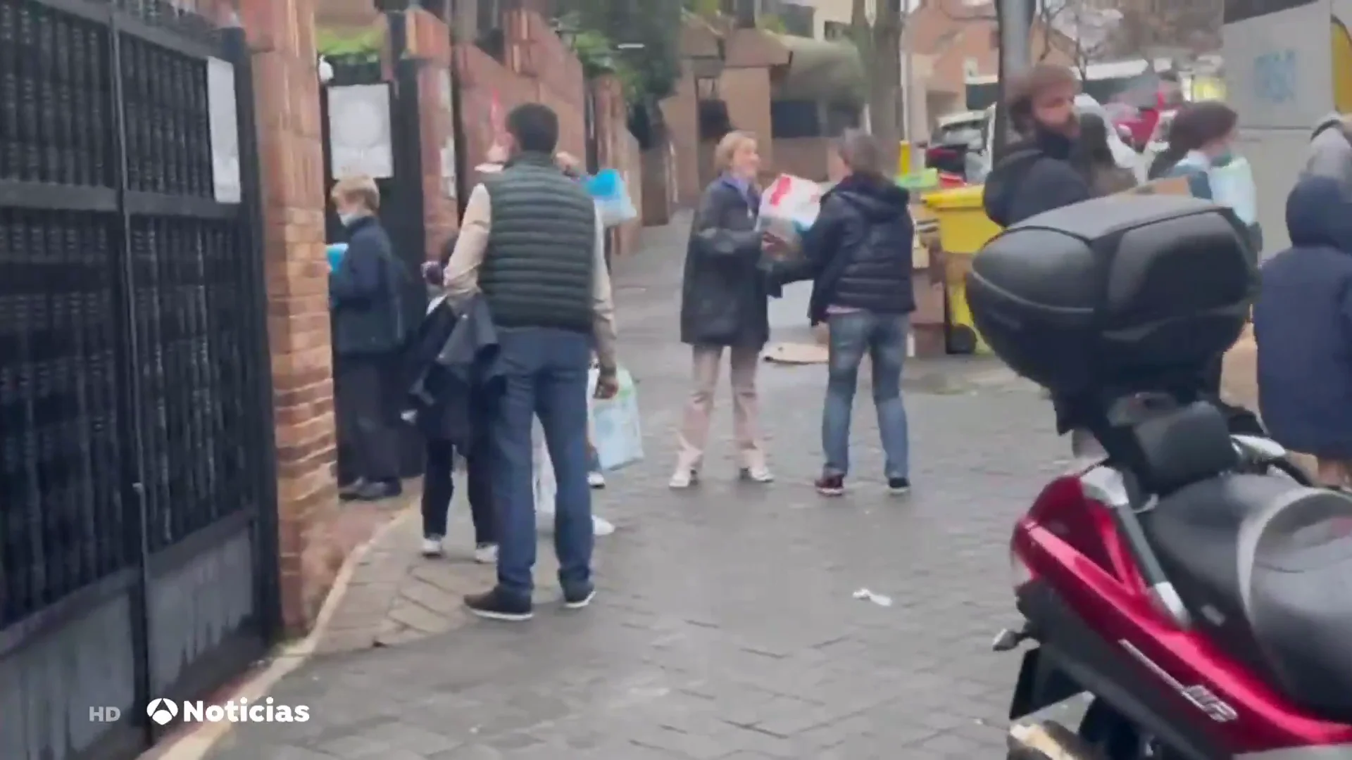 Siguen saliendo expediciones de voluntarios espa&ntilde;oles que viajan a la frontera con Ucrania para ayudar