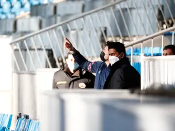 Los ultras del PSG explotan y piden la dimisión de Al-Khelaifi tras la eliminación en Champions: "No es el adecuado" Los ultras del PSG explotan y piden la dimisión de Al-Khelaifi tras la eliminación en Champions: "No es el adecuado"