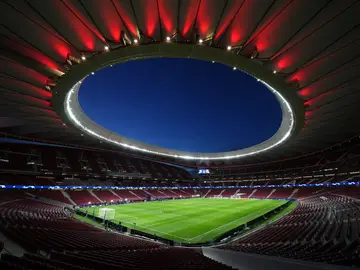 Muere un aficionado del Atlético tras sufrir un infarto antes de entrar al Wanda en el partido ante el Cádiz Muere un aficionado del Atlético tras sufrir un infarto antes de entrar al Wanda en el partido ante el Cádiz