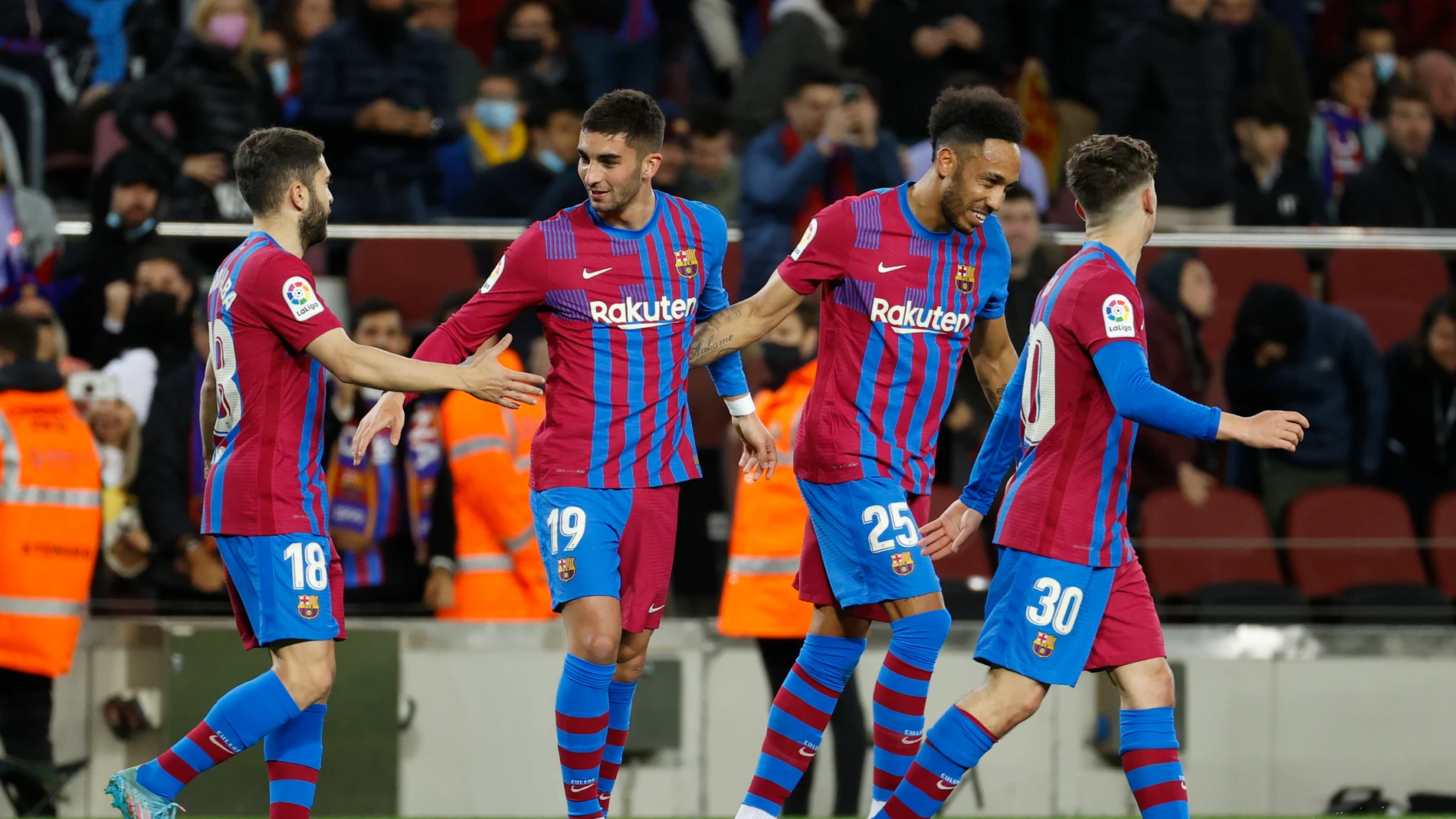 El Barça se ensaña con el Osasuna antes de jugársela en Europa League ante el Galatasaray