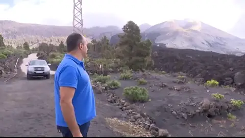 Vecinos de La Palma reclaman una ayuda urgente para rehacer sus vidas: "No sabemos nada" Vecinos de La Palma reclaman una ayuda urgente para rehacer sus vidas: "No sabemos nada"