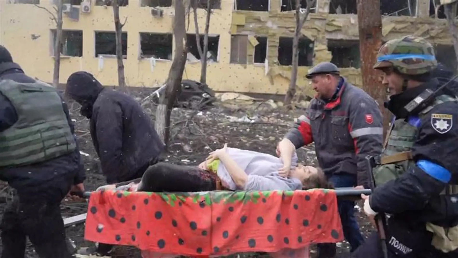 Mueren la mujer embarazada y su bebé que se convirtieron en símbolo de la guerra en Ucrania tras el bombardeo en Mariúpol