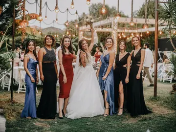 Novia y sus amigas Novia y sus amigas