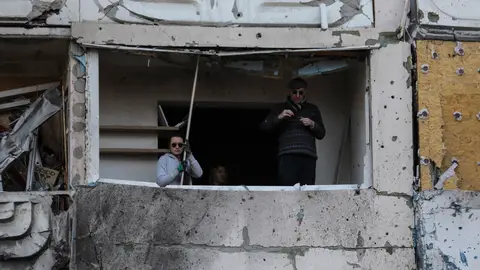 Edificio bombardeado en Kiev Edificio bombardeado en Kiev