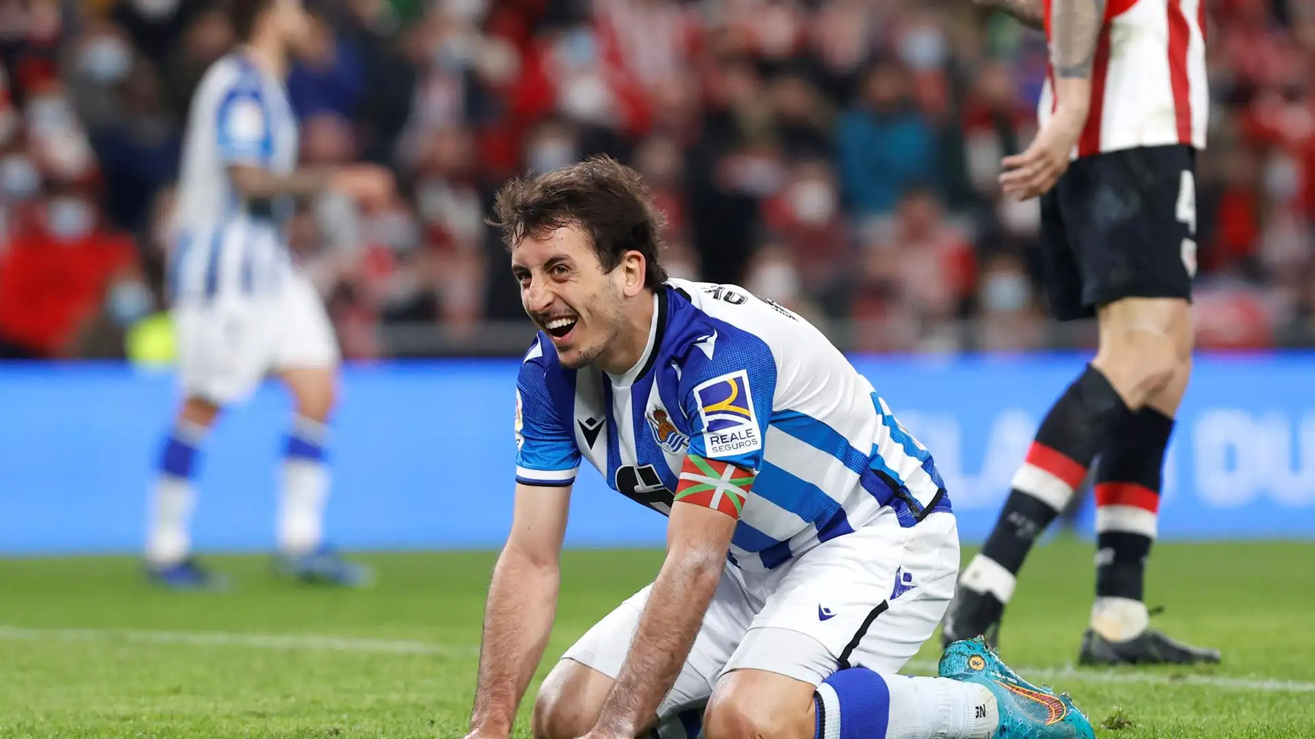 Mikel Oyarzabal se rompe el ligamento cruzado anterior de la rodilla y dice adiós a la temporada Mikel Oyarzabal se rompe el ligamento cruzado anterior de la rodilla y dice adiós a la temporada