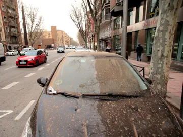 Coche sucio por la calima Coche sucio por la calima