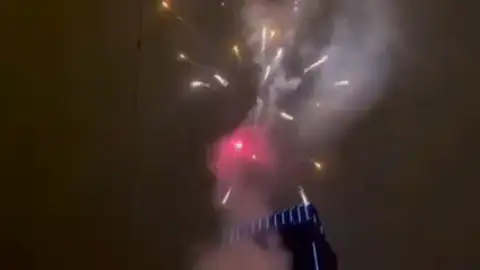 Los ultras del Galatasaray la lían con fuegos artificiales de madrugada en el hotel del Barcelona Los ultras del Galatasaray la lían con fuegos artificiales de madrugada en el hotel del Barcelona