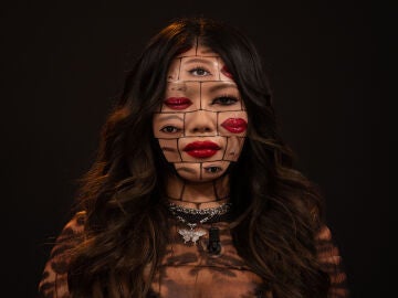 Rosalía alucina con el maquillaje súper realista de Mimi Choi