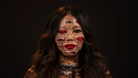 Rosalía alucina con el maquillaje súper realista de Mimi Choi Rosalía alucina con el maquillaje súper realista de Mimi Choi