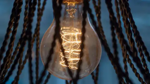 España propondrá junto a Portugal limitar el precio de la luz a 180 euros/MWh España propondrá junto a Portugal limitar el precio de la luz a 180 euros/MWh