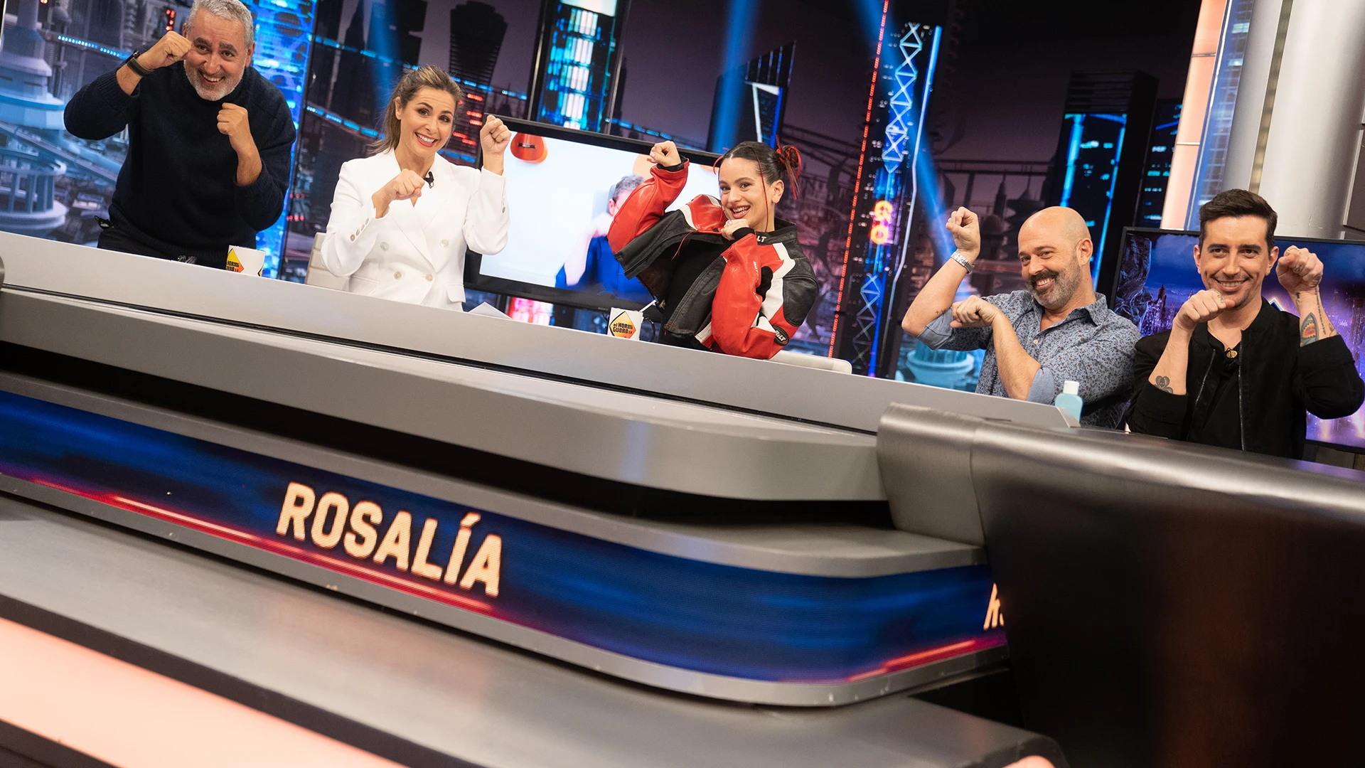 Rosalía realiza el tutorial del baile de 'Chicken Teriyaki' en 'El Hormiguero 3.0' Rosalía realiza el tutorial del baile de 'Chicken Teriyaki' en 'El Hormiguero 3.0'