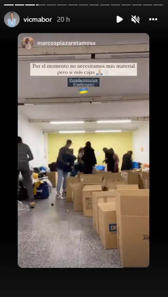 Montando las cajas para enviar a Ucrania
