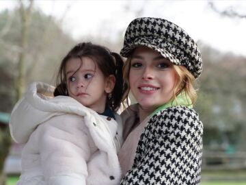 Detrás de cámaras: Así es la relación entre Melis Sezen y la pequeña actriz que interpreta a Zeynep en ‘Infiel’ 