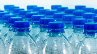 Botellas de pl&aacute;stico