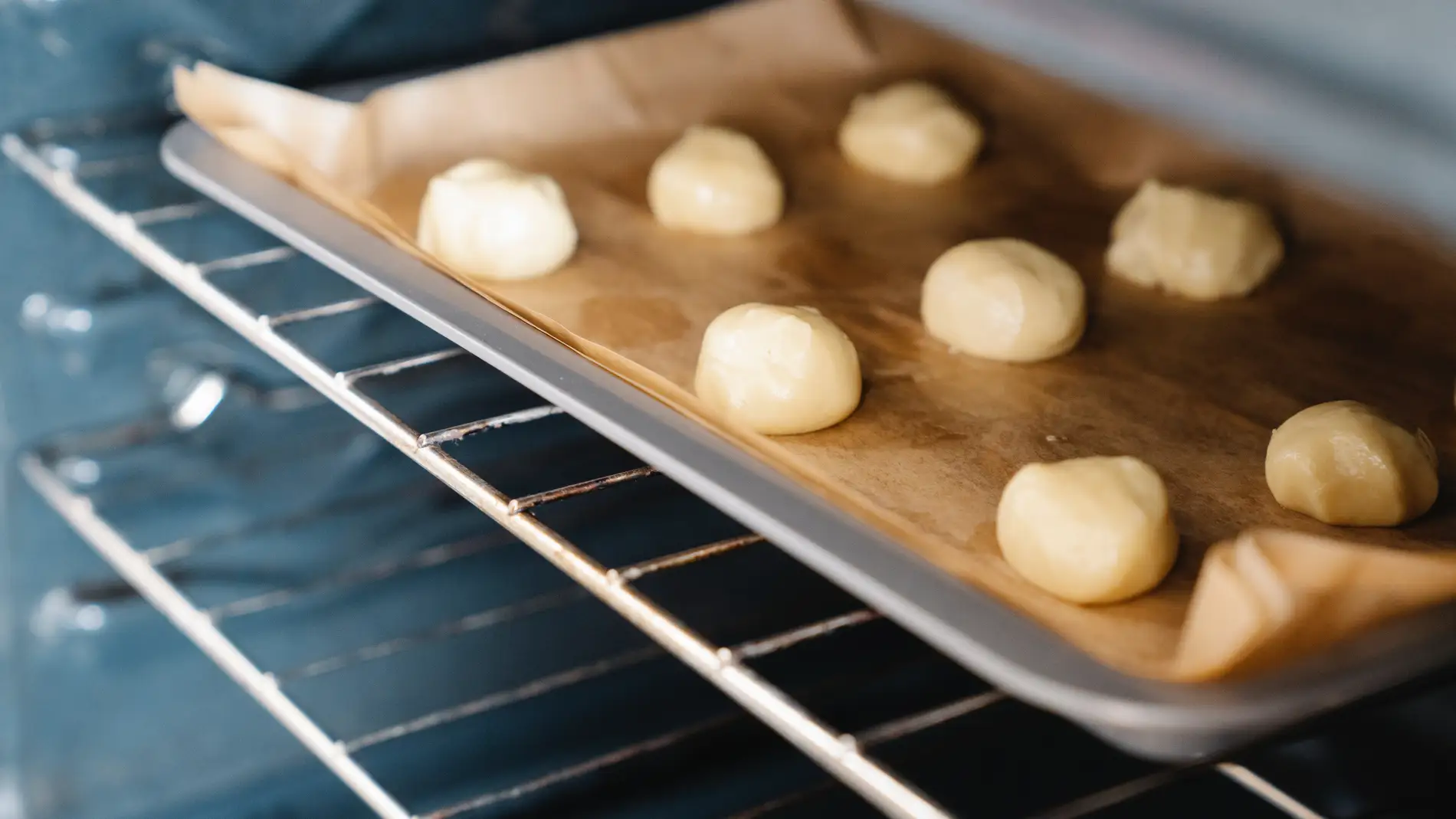 Masa de galletas en el horno