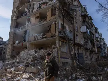 Un edificio destruido en la guerra entre Rusia y Ucrania 