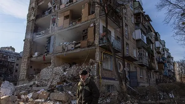 Un edificio destruido en la guerra entre Rusia y Ucrania Un edificio destruido en la guerra entre Rusia y Ucrania