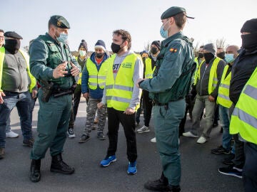 La huelga de transportistas cumple su quinta jornada con detenciones en Navarra, Asturias, Extremadura y Castilla y León