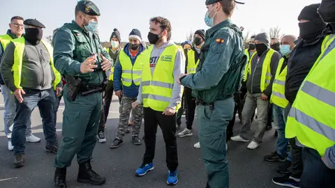 La huelga de transportistas cumple su quinta jornada con detenciones en Navarra, Asturias, Extremadura y Castilla y León La huelga de transportistas cumple su quinta jornada con detenciones en Navarra, Asturias, Extremadura y Castilla y León