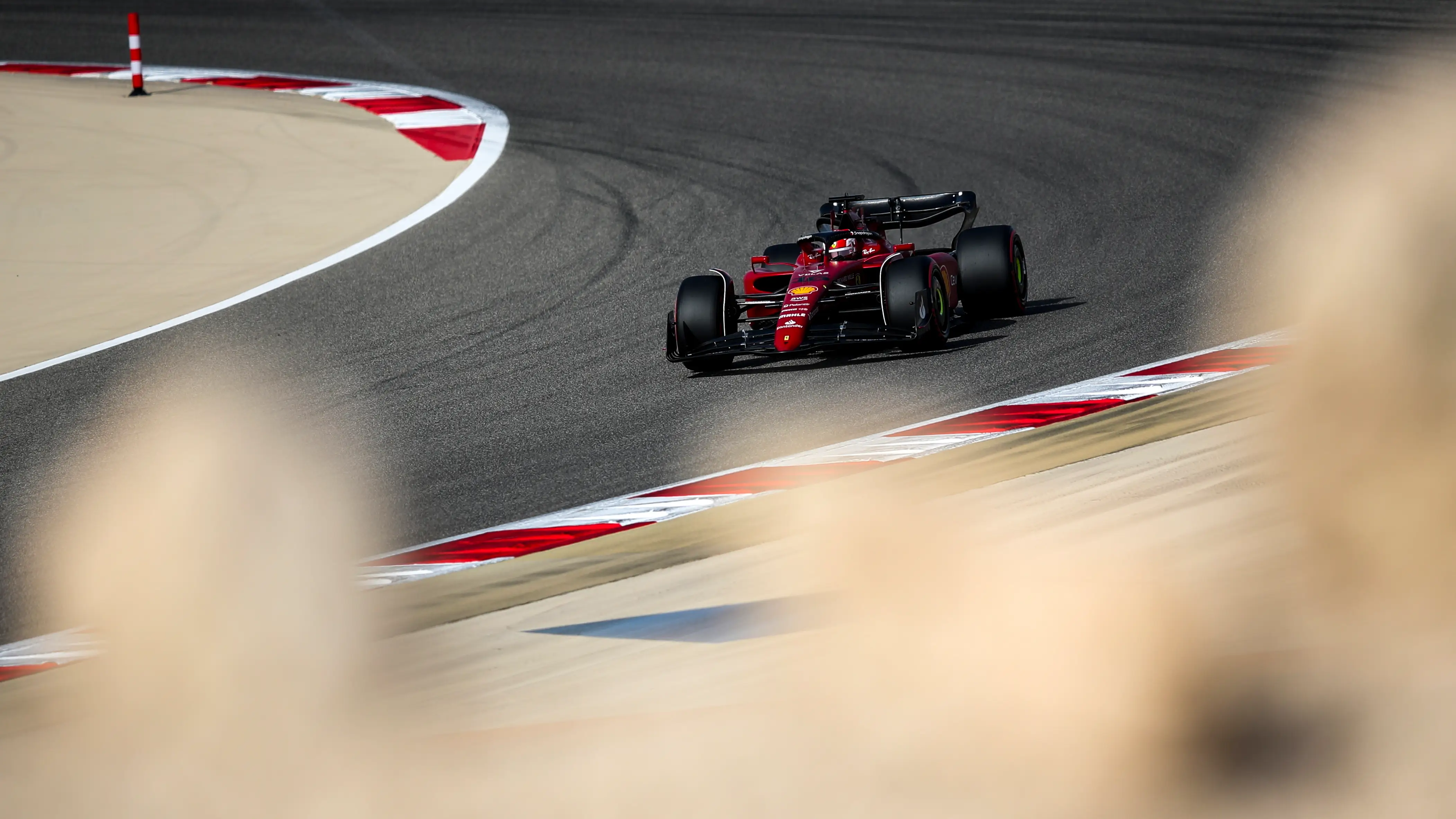 Leclerc se lleva la primera pole del a&ntilde;o en Bar&eacute;in, Sainz 3&ordm; y Alonso 8&ordm;