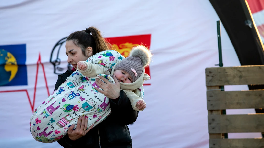 El otro bombardeo de la guerra en Ucrania: la vida de millones de refugiados que empiezan de cero