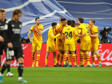 El Barcelona celebra el gol de Aubameyang El Barcelona celebra el gol de Aubameyang