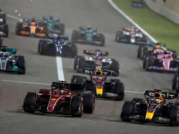 Leclerc y Verstappen en la salida