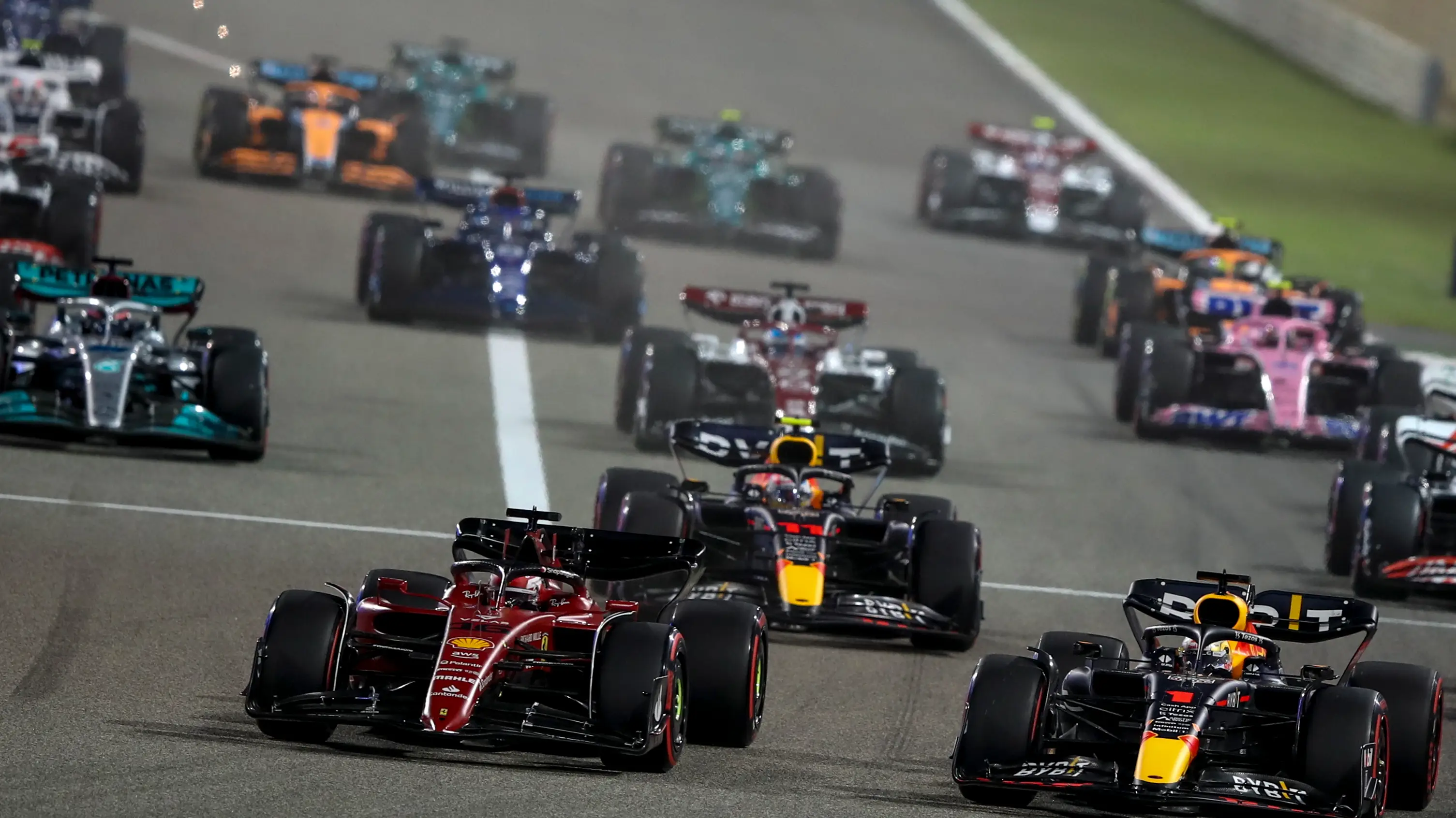 Leclerc y Verstappen en la salida Leclerc y Verstappen en la salida