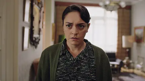 Safiye quiere evitar que Gülben se case con Esat: "No dejaré que mi hermana sea infeliz con ese hombre" Mejores momentos| Capítulo 71