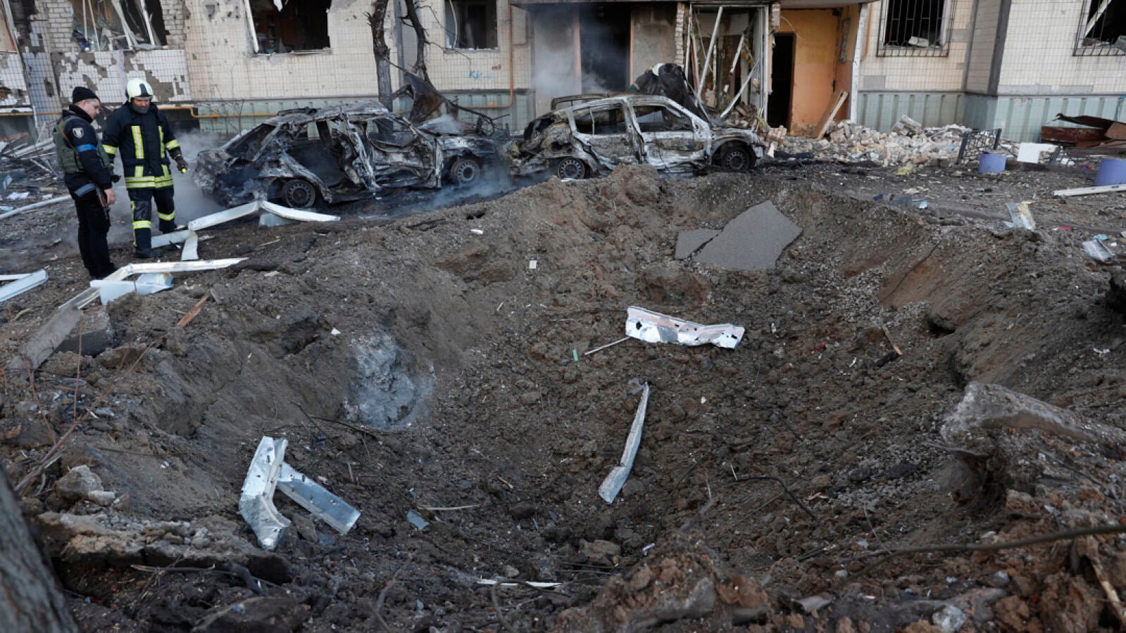 Rusia arrasa con bombas una zona comercial de Kiev provocando varios muertos