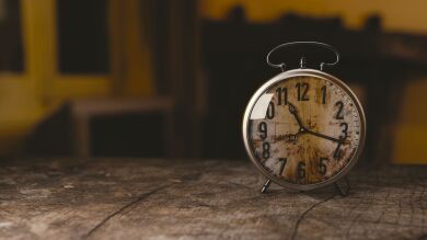 ¿Tengo que adelantar o atrasar el reloj hoy con el cambio de hora?
