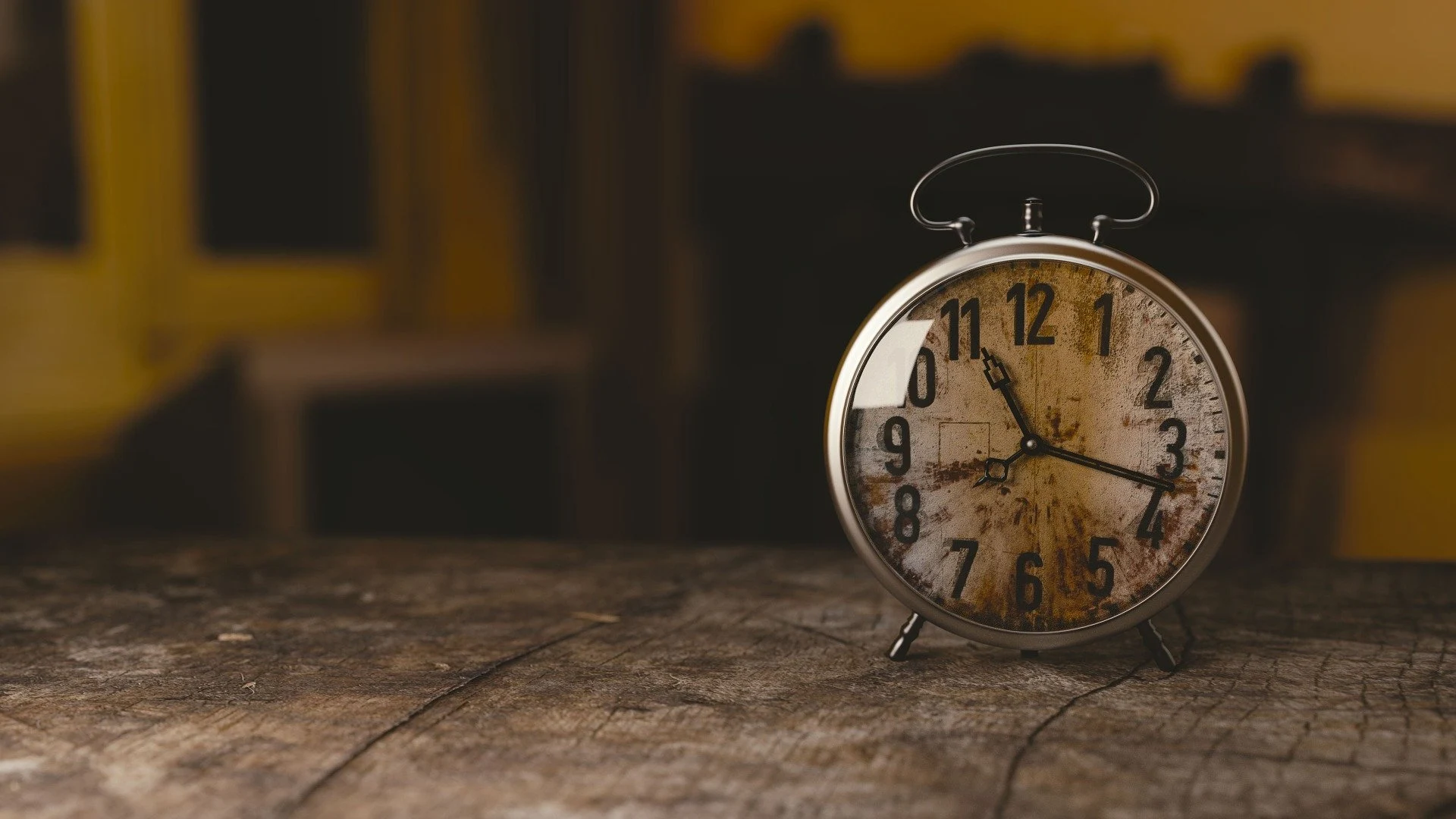 Un reloj indicando la hora Un reloj indicando la hora
