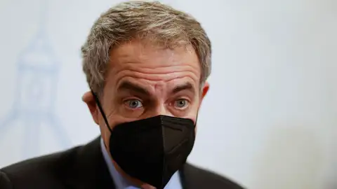 Zapatero responde a Aznar y le recuerda su gestión en Irak y la crisis del perejil: "Mejor si fuese más prudente" Zapatero responde a Aznar y le recuerda su gestión en Irak y la crisis del perejil: "Mejor si fuese más prudente"