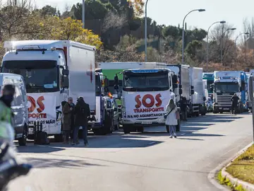 Foto de archivo de una concentración de camiones en Madrid convocada por varias organizaciones empresariales del transporte, entre ellas, FENADISMER