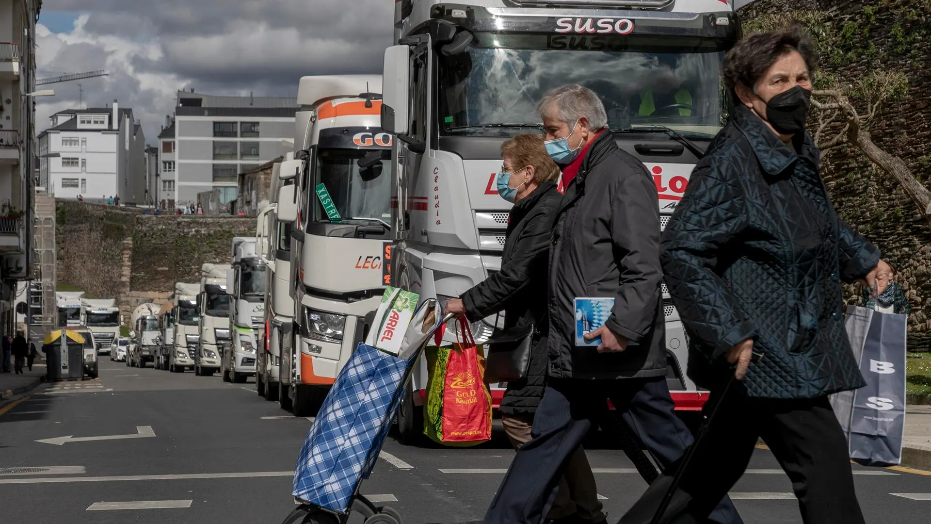 Los transportistas mantienen su huelga de forma "indefinida". Los transportistas mantienen su huelga de forma "indefinida".