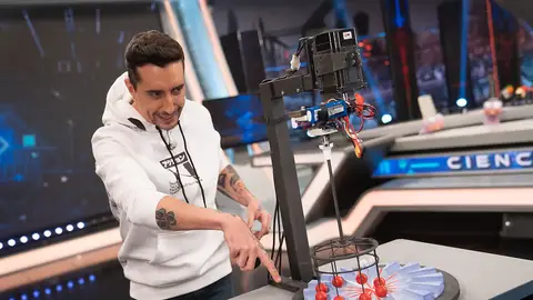Vicente Valles, atónito ante en nuevo experimento de Marron: "¿Y eso para qué sirve?" 'El Hormiguero 3.0'