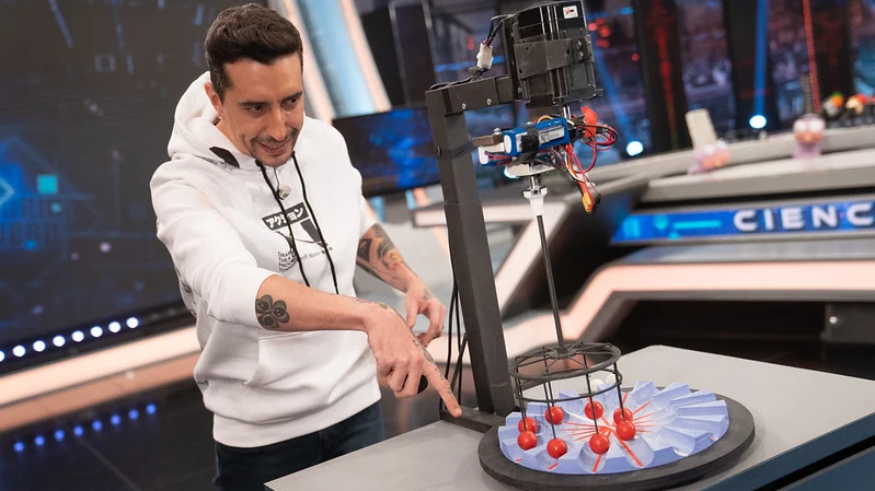 Vicente Valles, atónito ante en nuevo experimento de Marron: "¿Y eso para qué sirve?" 'El Hormiguero 3.0'