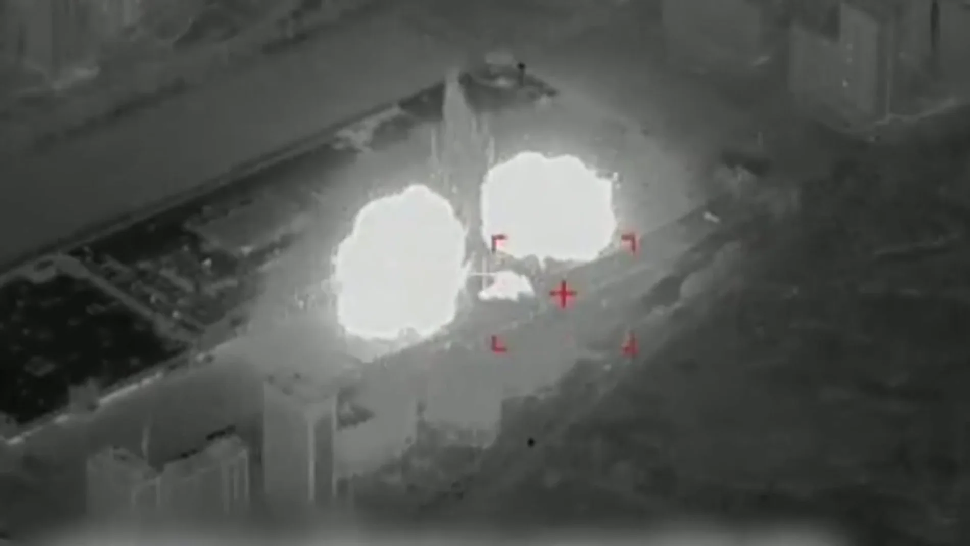 El video del momento en el que un misil ruso de alta precisión destruye un centro comercial en Kiev