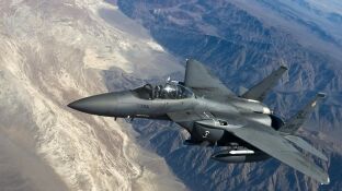 Avi&oacute;n de caza de reacci&oacute;n